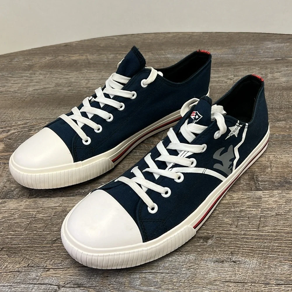 NFL Men’s New England Patriots Big Logo Low Top Sneakers Size 11